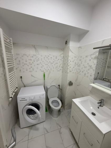 Apartament cu 2 camere semidecomandat, mobilat în Central