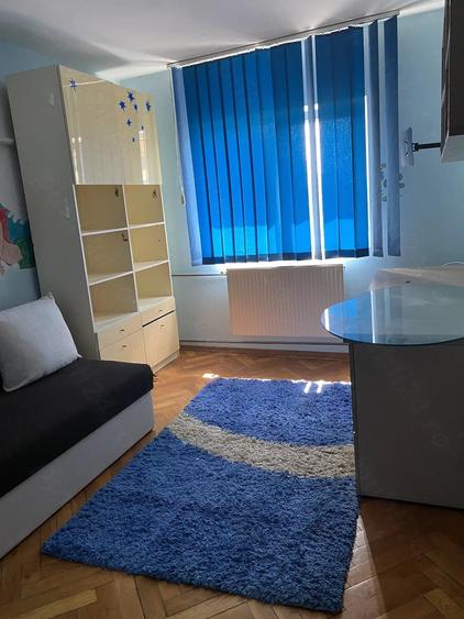 Apartament cu 3 camere decomandat în Torontalului