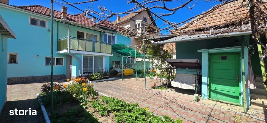 Casă cu 5 camere cu Teren 750 Mp în Central