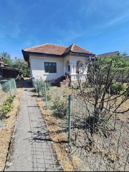 Casă cu Teren 1000 Mp în Arginești