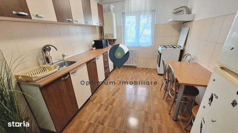 Apartament cu 3 camere decomandat, mobilat în Între Lacuri