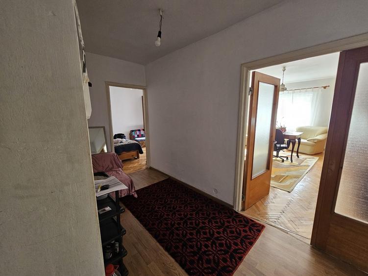 Apartament cu 2 camere decomandat în 9 Mai