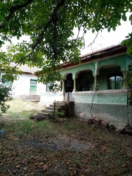 Casă individuală cu 6 camere cu Teren 980 Mp în Stănești (Stoilești)