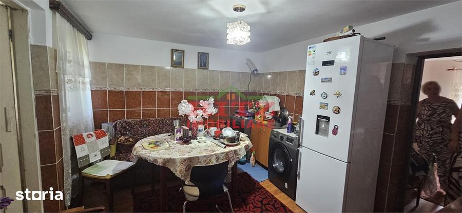 Casă cu 4 camere cu Teren 2300 Mp în Central