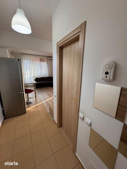 Apartament cu 3 camere semidecomandat în Rahova
