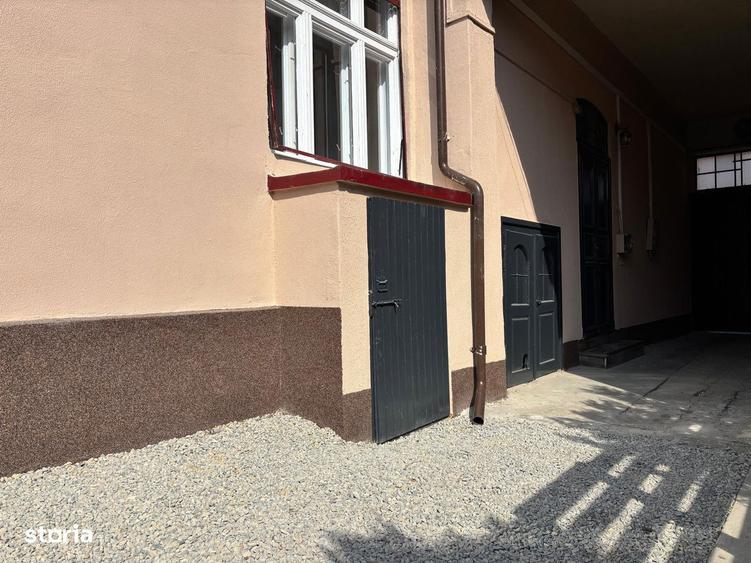 Casă cu 4 camere cu Teren 334 Mp în Central