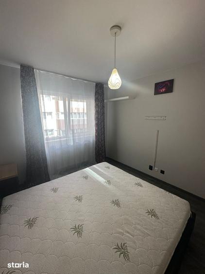 Apartament cu 3 camere în Apărătorii Patriei