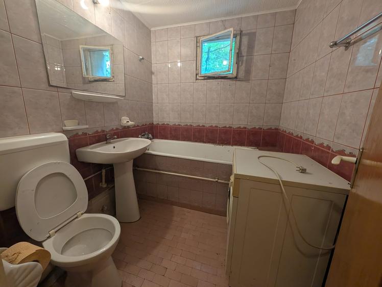Apartament cu 3 camere semidecomandat în Drumul Taberei