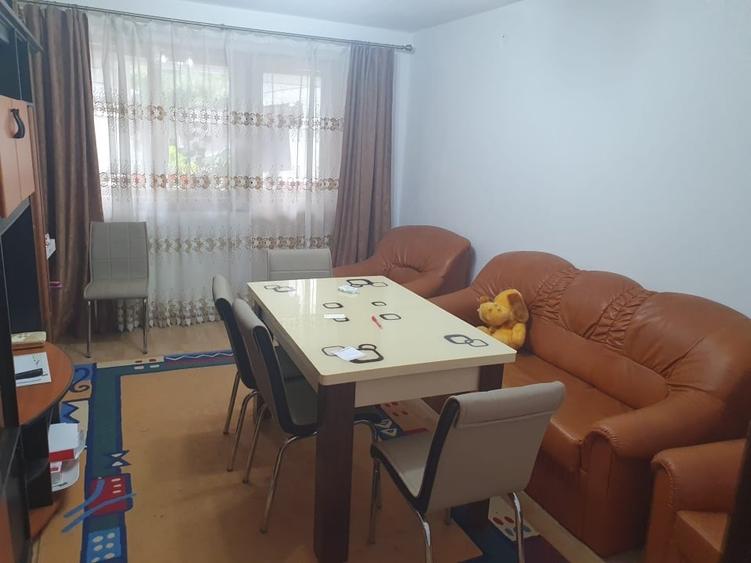 Apartament cu 3 camere decomandat, mobilat în 9 Mai
