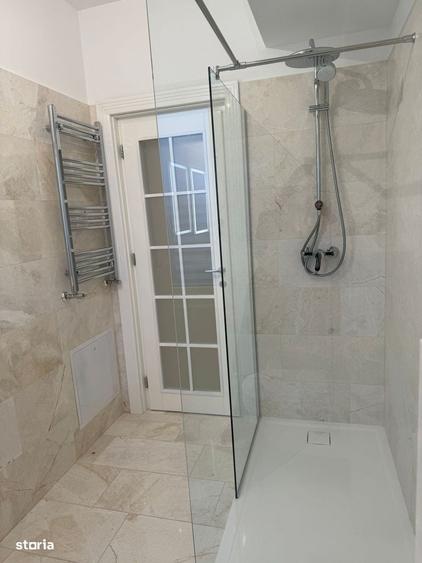 Apartament cu 7 camere decomandat în Breazu