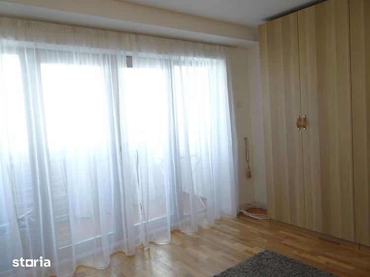 Apartament cu 3 camere, mobilat în Decebal