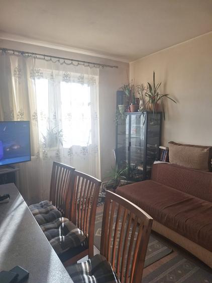 Apartament cu 3 camere semidecomandat, mobilat în Săsar