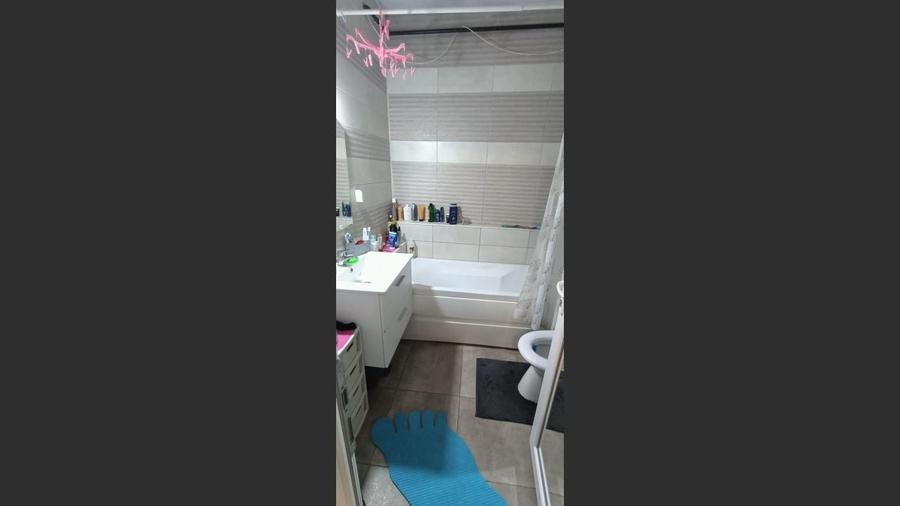 Constructie cu 3 apartamente + teren+ 2 spatii comerciale - 6