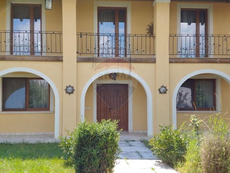 Casă / Vilă de lux cu 5 camere de vânzare în Vadu Moldovei, Suceava - 4