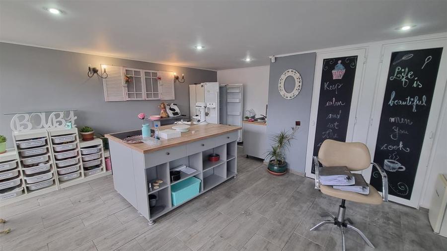 Casa de vanzare moderna cu costuri reduse, panouri solare si spatiu comercial in - 26