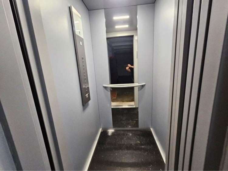 Apartament cu 4 camere de vanzare in Aparatorii Patriei Berceni - 2