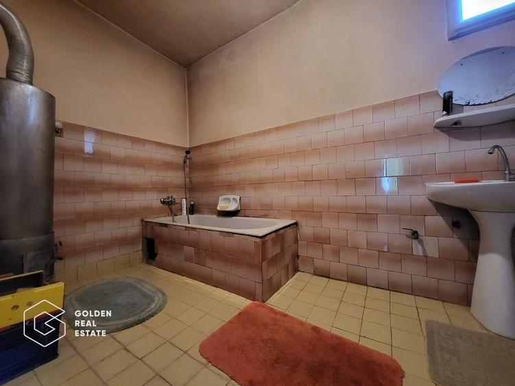 Casă individuală cu 5 camere cu Canalizare în Central