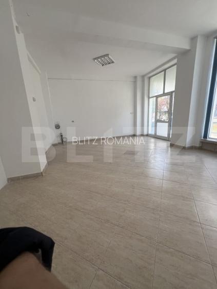Spatiu comercial ultracentral - 60 mp, vitrina stradala