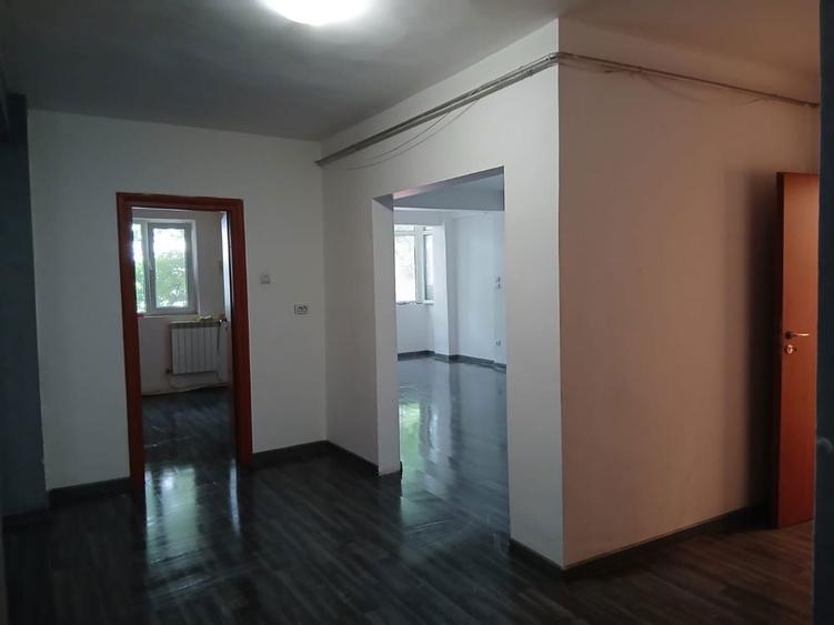 Inchiriez apartament 3 camere zona Policlinica 2 - 3