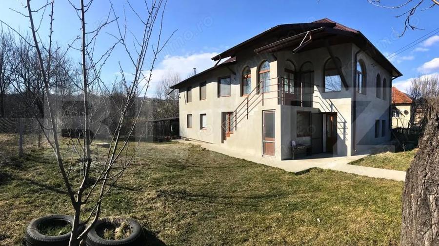 Casa Spa?ioasa cu 1.250 mp Teren, Mobilata ?i Utilata Aproape de Munte - 1