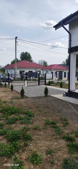 Casă cu 4 camere în Bănești