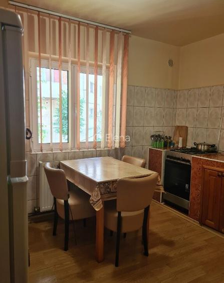 Apartament Brezoi,200m centru,3 camere,66,3?m2 utili,parter,mobilat Apartament Brezoi,200m centru,3 camere,66,3?m2 utili,parter,mobilat