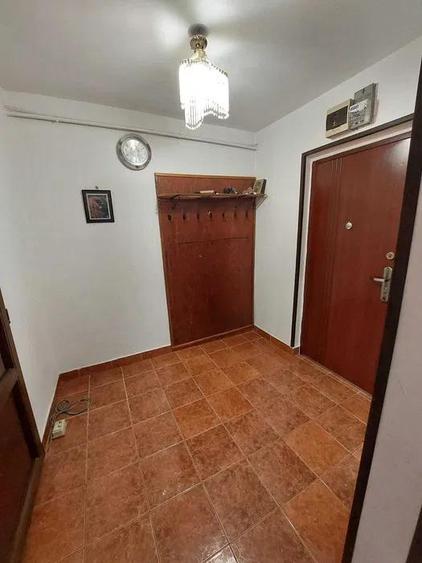 Apartament cu 2 camere semidecomandat în Podu Roș