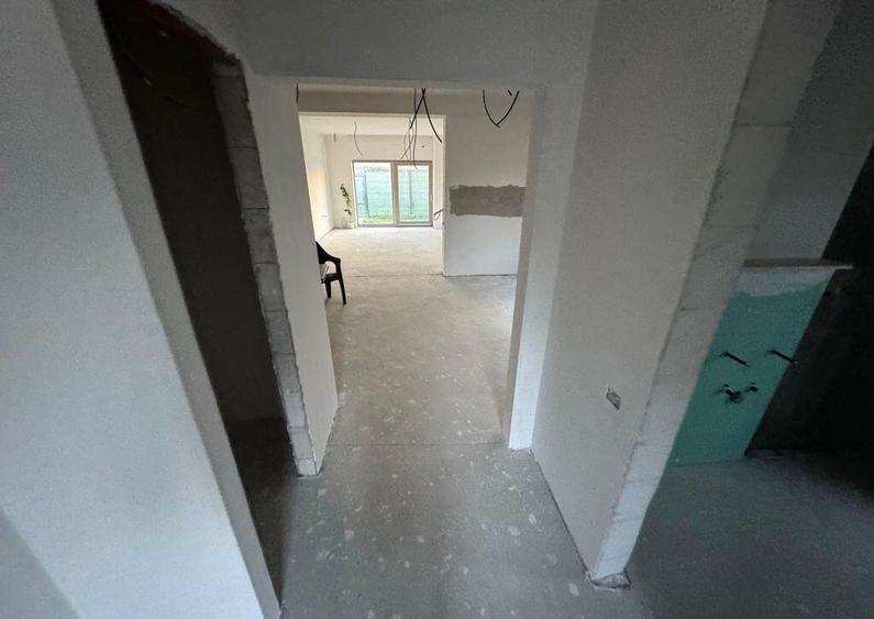 Casa de vanzare Duplex zona Carrfour - 33