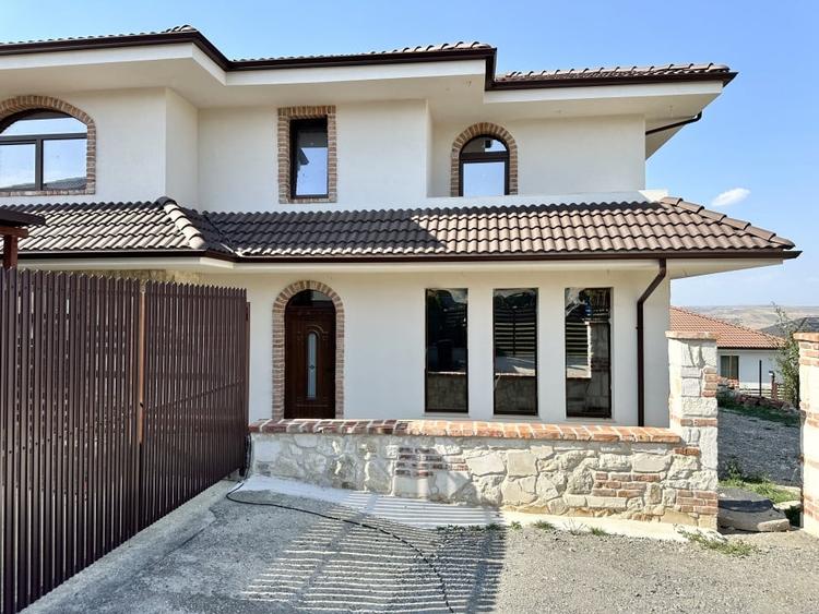 Casa individuala, 150 mp, 4 camere, 4 bai, teren 450 mp, Dezmir - 2