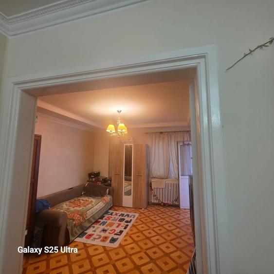 Apartament cu 3 camere decomandat în Polonă