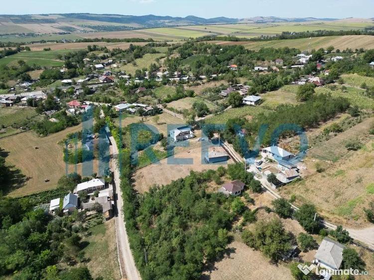 Casa ?i teren de vanzare in Parincea jud. Bacau. - 1