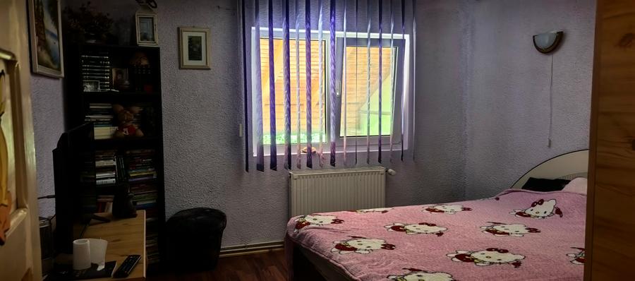 Casă individuală cu 5 camere cu Canalizare în Central