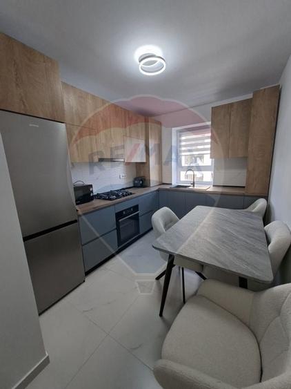 Apartamente 3 camere de închiriat în Tractorul - Brasov - 1