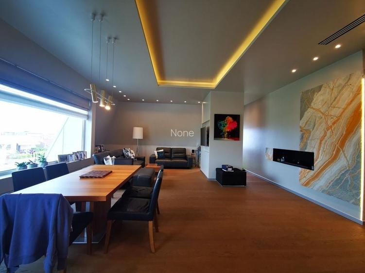 Penthouse  ultrafinisat cu 4 dormitoare, mobilier modern si garaj dublu