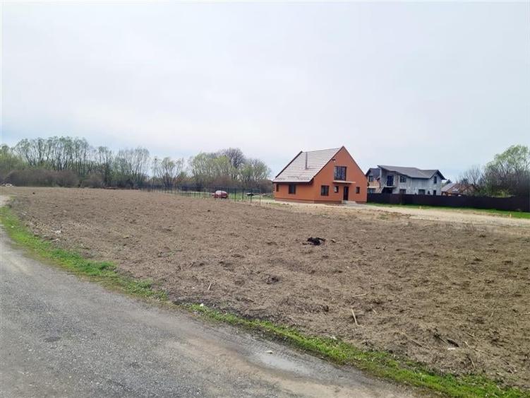 1.700mp intravilan,acces usor,intre case,ideal 2 locuinte/investitie,Lunca Calni - 15