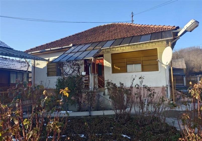 Se vinde Casa si teren cu priveliste, zona rurala - 2