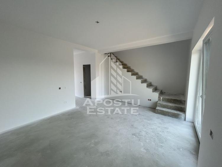 Vand apartament in triplex P+E+M, proiect deosebit, la alb, Sacalaz. - 1