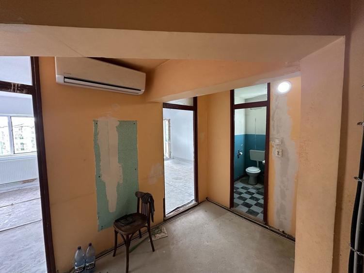 Vand apartament 2 camere decomandat, zona Soarelui - 4