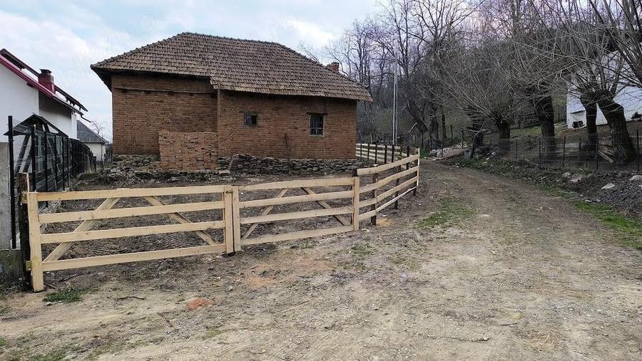 Casa batraneasca de vanzare in Corbi locul unde lini?tea intalne?te natura - 1