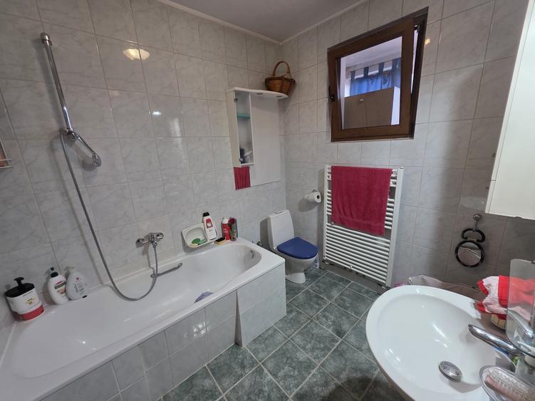 Vand casa Harman 4 camere  locatie centrala singur in curte - 11