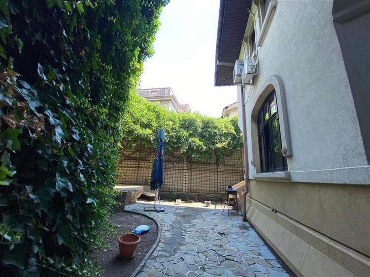 Vila brancoveneasca pretabila: birouri, clinica, ceainarie - 16