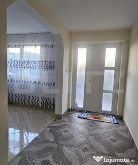 Casă cu 5 camere cu Teren 700 Mp în Grajduri