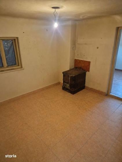 Casa de vanzare 2 locuinte in aceeasi curte, teren generos 3.855 - 5