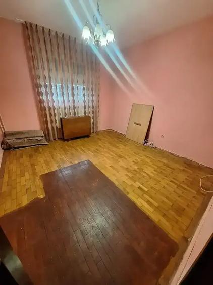 Casă cu teren – ideală pentru spații comerciale / birouri – Sector 4 - 7