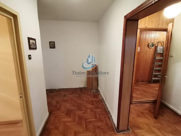 Apartament 3 camere, 2 bai, boxa, parter inalt,&nbsp;zona&nbsp;1&nbsp;Mai - 9