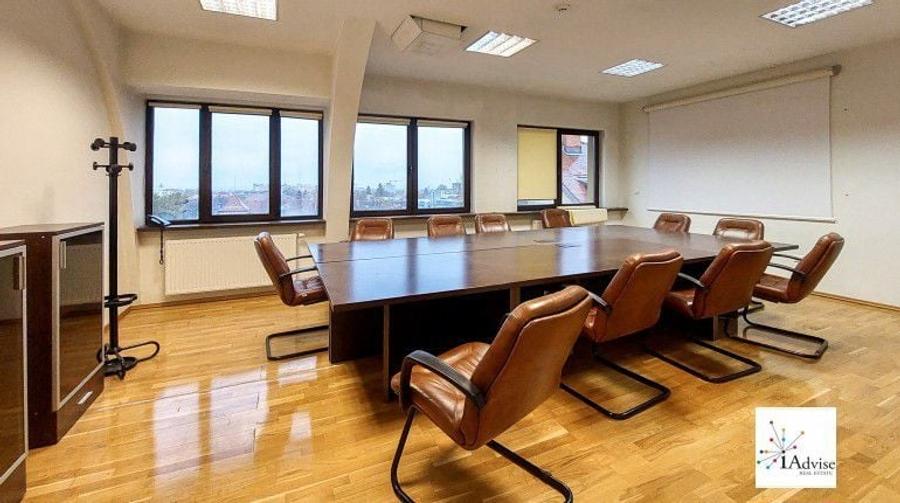 Cladire de Birouri de Vanzare-2000 mp - 1