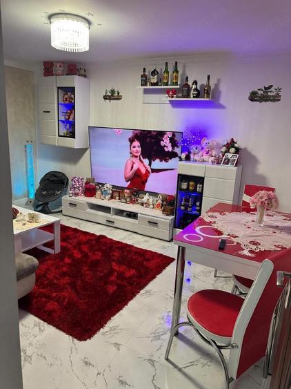 Vand apartament decomandat cu 3 camere cu suprafa?a utila de 56,59 ?i balcon 3,42 complet mobilat! - 2
