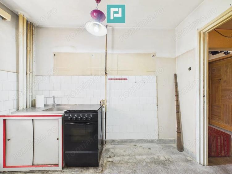 Apartament cu 3 camere semidecomandat în Romanilor