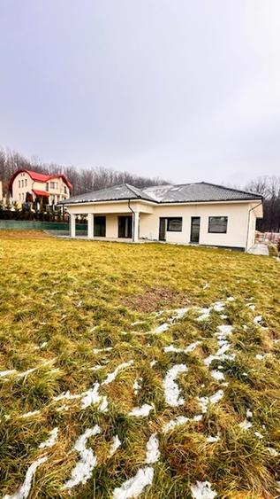 APA SARATA casa deosebita 300mp cu 2 garaje si 8ari teren! - 2