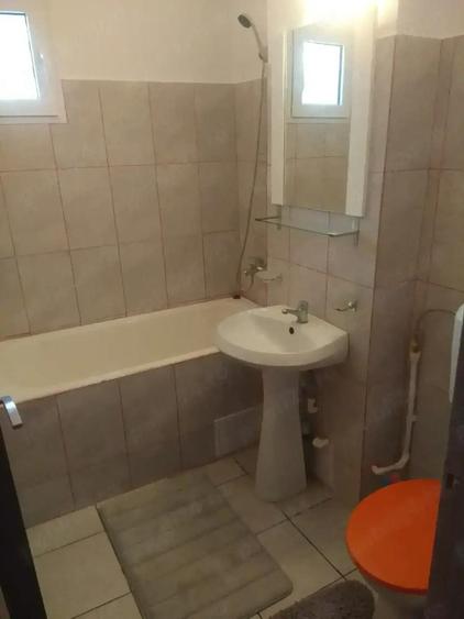 Inchiriez camera pentru o fata - 1